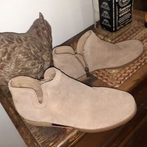 UGG Koolaburra tan suede ankle boots size 7